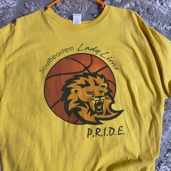 Vintage Southeastern Lady Lions “Pride” Tee - Picture 1 of 2